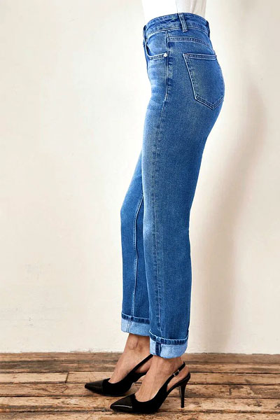 Model wearing natural fiber clothing